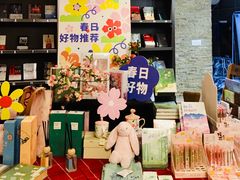 -钟书阁(松江泰晤士小镇店)