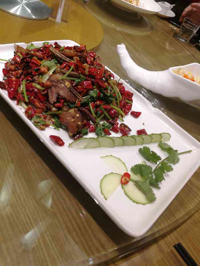 食坊口鱼头王(广福西街店)-"挺实惠的一家餐饮老店,朋友生日聚会都在