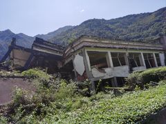 -四川汶川特大地震漩口中学遗址