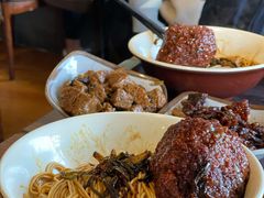 红烧狮子头-谷沙屋面铺