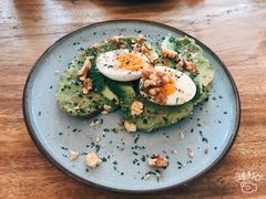 牛油果煮蛋吐司-RAC BAR(安福路店)
