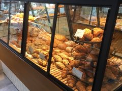 面包甜点陈列柜-Dough&Joe团憩(瑞虹天地月亮湾店)