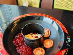 秘制番茄鸳鸯锅-三江两海老火锅(北京首店)