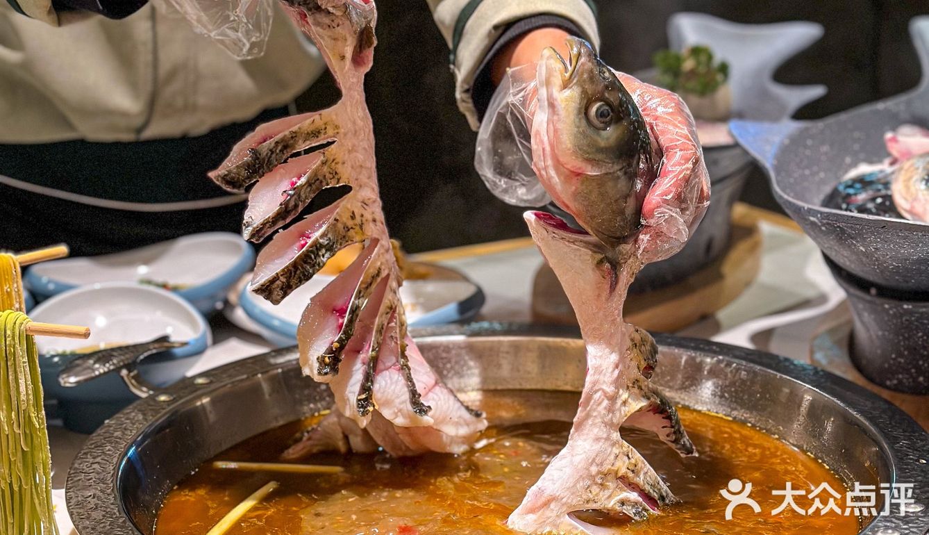 老坛泡椒鱼火锅🐟来成都我请你吃～