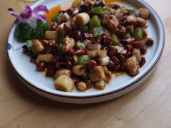 宫保鸡丁-小六汤包砂煲菜(文景路店)