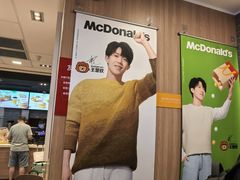 -麦当劳(上海虹桥站30B检票口楼上)