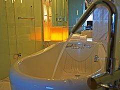 -上海滴水湖皇冠假日酒店