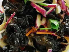 圆葱拌木耳-宋记便宜坊(二七店)