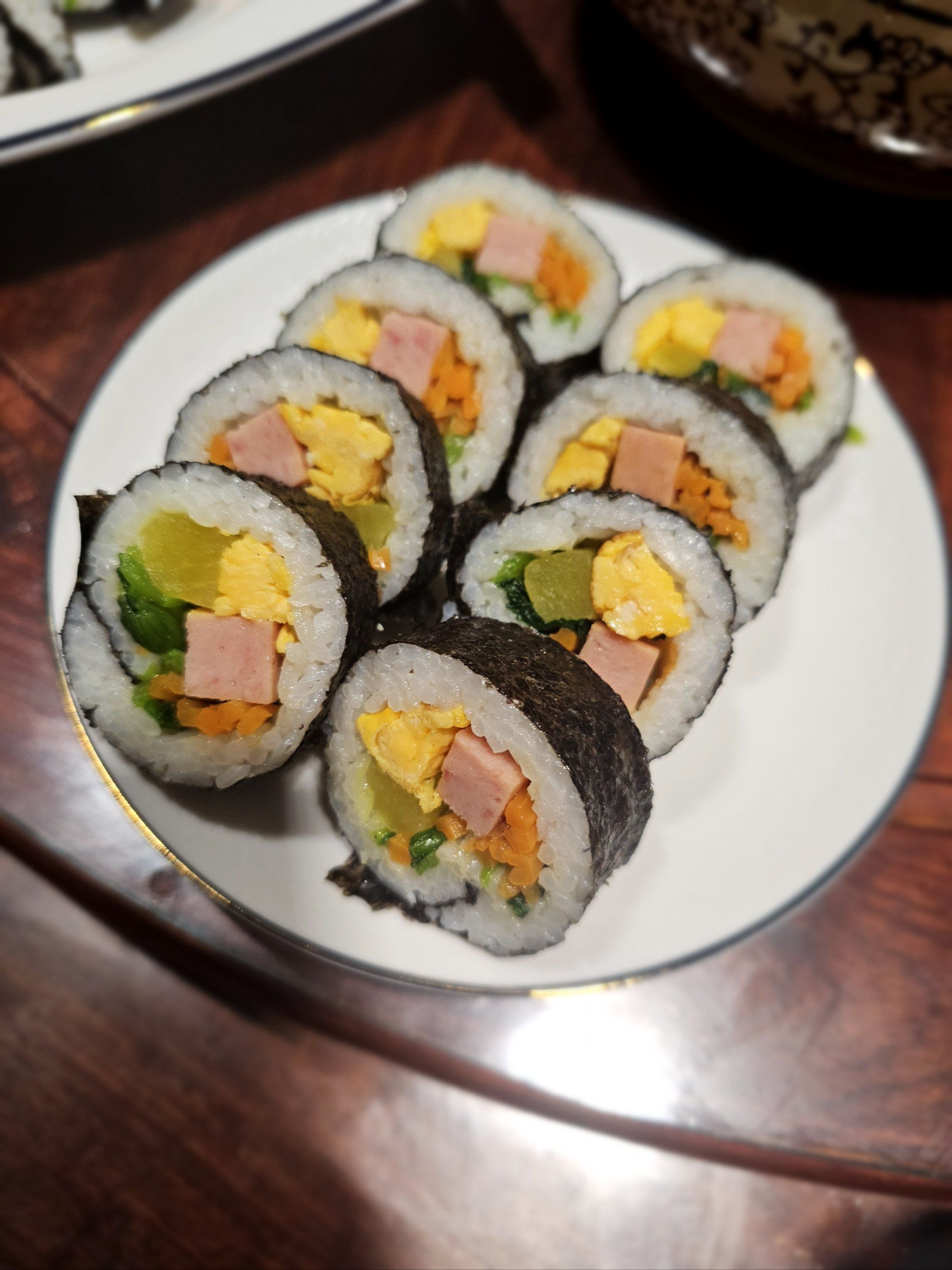 闺女做的紫菜包饭色香味俱全,真的是非常好吃