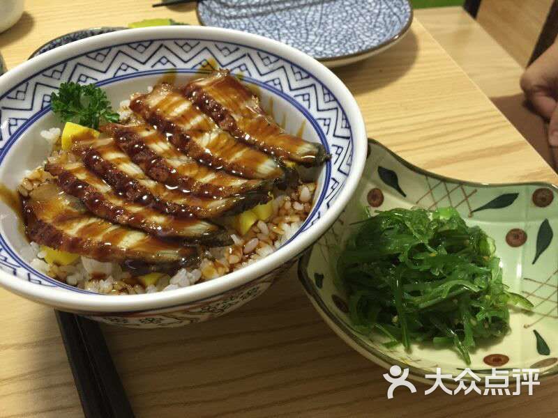 蒲烧鳗鱼丼