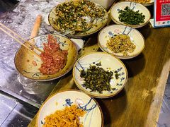 梨大爷粑粑-罍+村卤菜摊(罍街店)