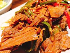 彝族手撕美人椒拌牛肉-云海肴·汽锅鸡·云南菜(高德置地店)