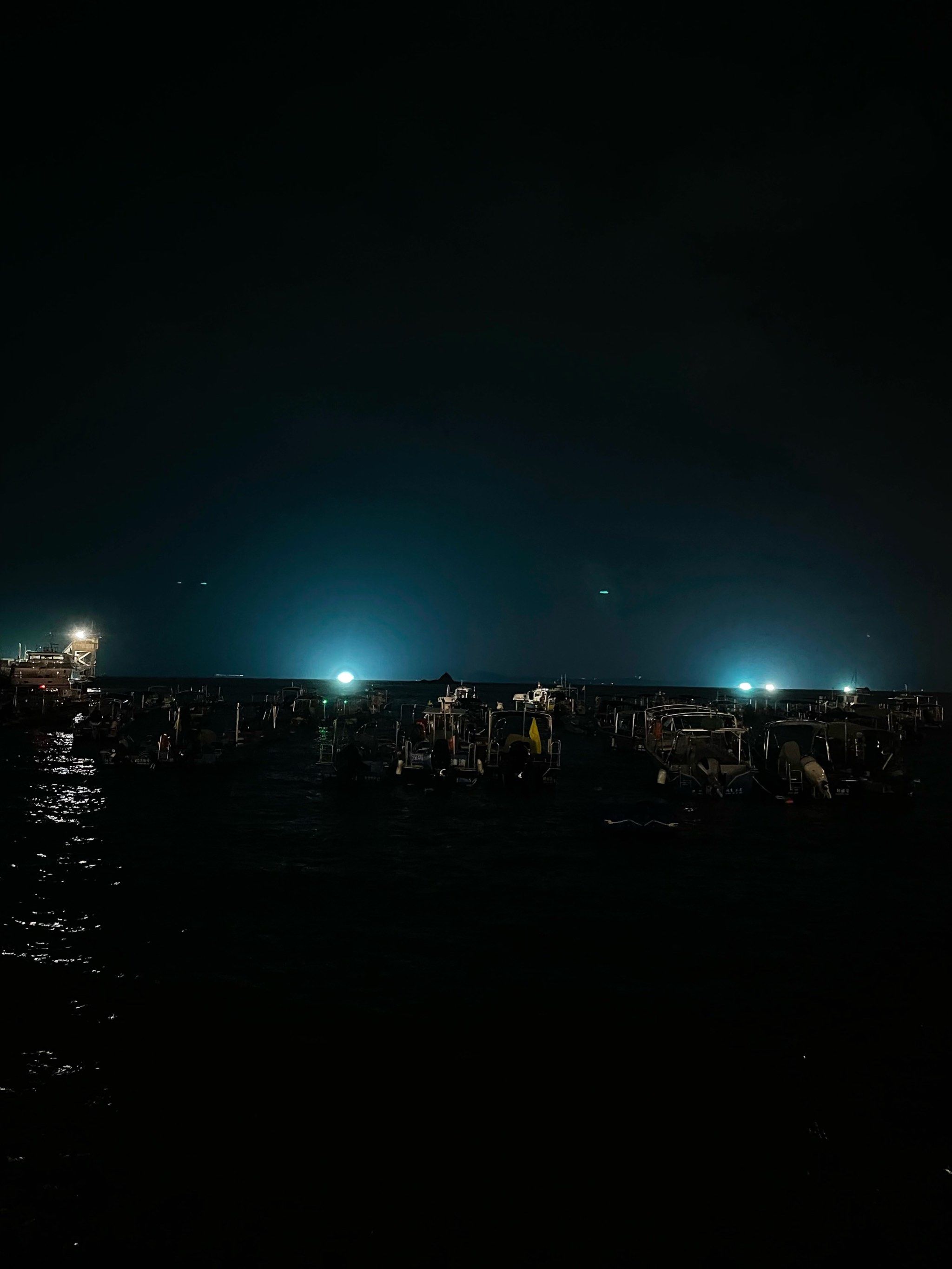 南澳海边吹风,海风轻撩,船灯摇曳