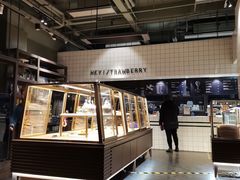 面包甜点陈列柜-黑草莓(重庆路店)