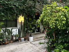 -彳亍咖啡·这里(水湾路店)
