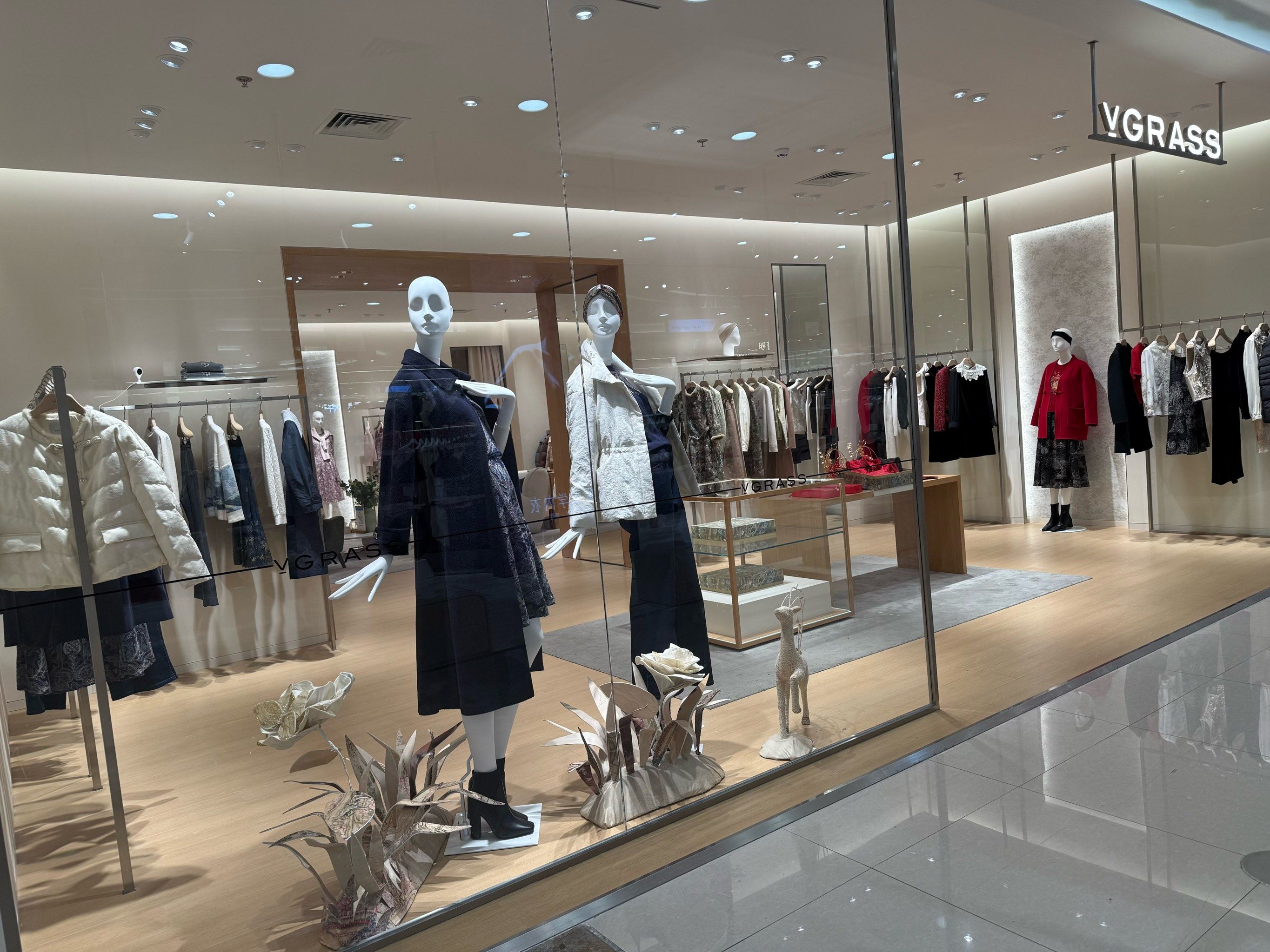 vgrass新品上市 品质女装就在友阿国际广场三楼vgrass专柜