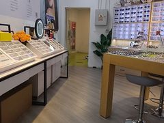 -天空之镜眼镜店蔡司依视路配镜授权零售店(望京颐堤港店)