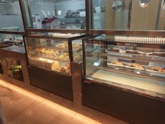 面包甜点陈列柜-额尔敦牛厨师铜板烧