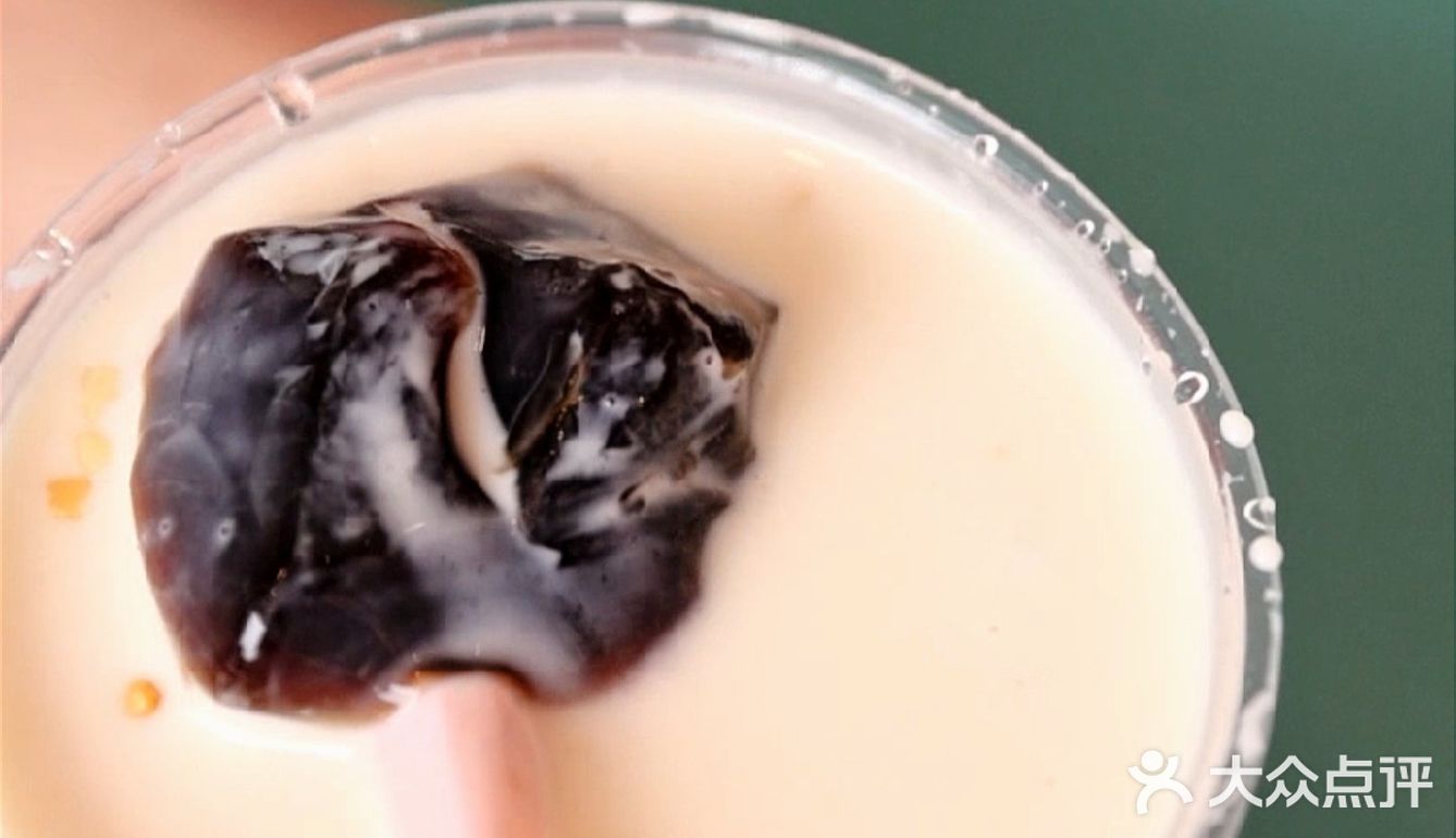 悸动烧仙草，满满一杯6种料‖快来听听仙草的声音 