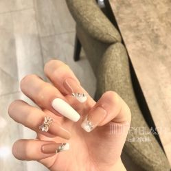 -吉吉靓甲美睫