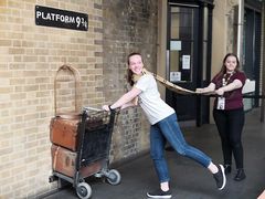 -九又四分之三站台哈利波特商店