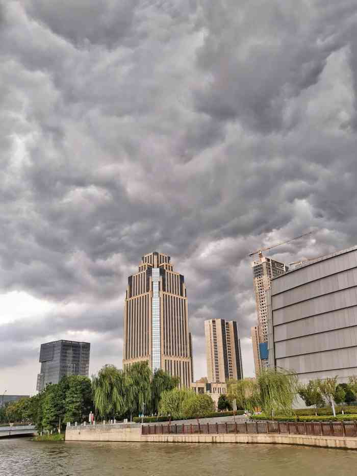 the scientist科学家咖啡(宜兴凤凰街店)-"周日下午 满座的状态很多人