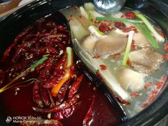 -两三事小郡肝串串香火锅(桂庙店)