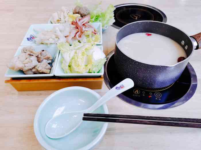 九优潮汕猪肚鸡汤饭-"离春平广场很近 位置不太好找 天气不好 .