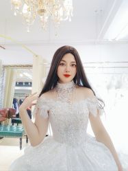 -月月婚纱礼服仓储店(王府井店)