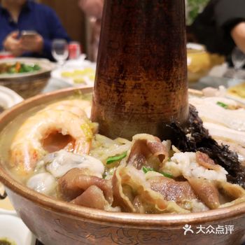 寒风袭袭，雪花飞舞。在这隆冬时节却嗅到了一丝江南气息