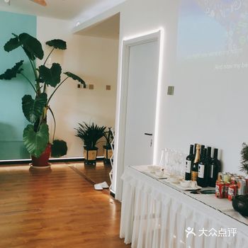 这几天北京秋高气爽 天气不冷不热，脸上皮肤也干干的