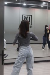 -单色舞蹈