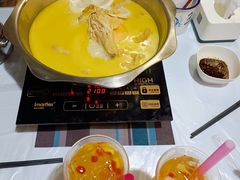 -鲜入围煮花胶鸡海鲜火锅