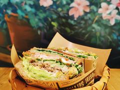 牛油果吞拿鱼三明治-萤火虫咖啡(后海店)