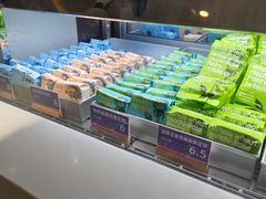 -HappyMiss花满楼·鲜花饼·鲜花茶·伴手礼(上海环球港店)