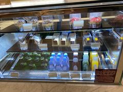 面包甜点陈列柜-哈根达斯(芳圆里店)