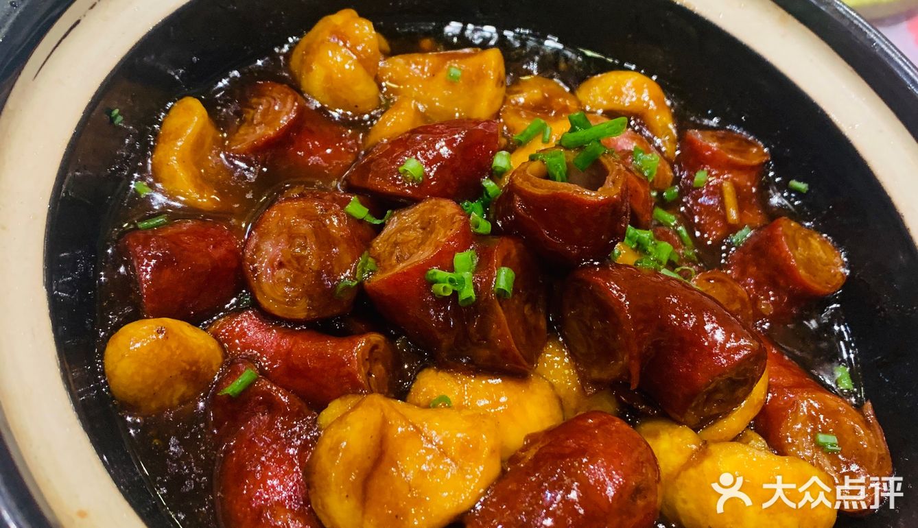 萝卜丝：凉拌菜。香芋烤肉：一般。它的芋片厚一点就更好了