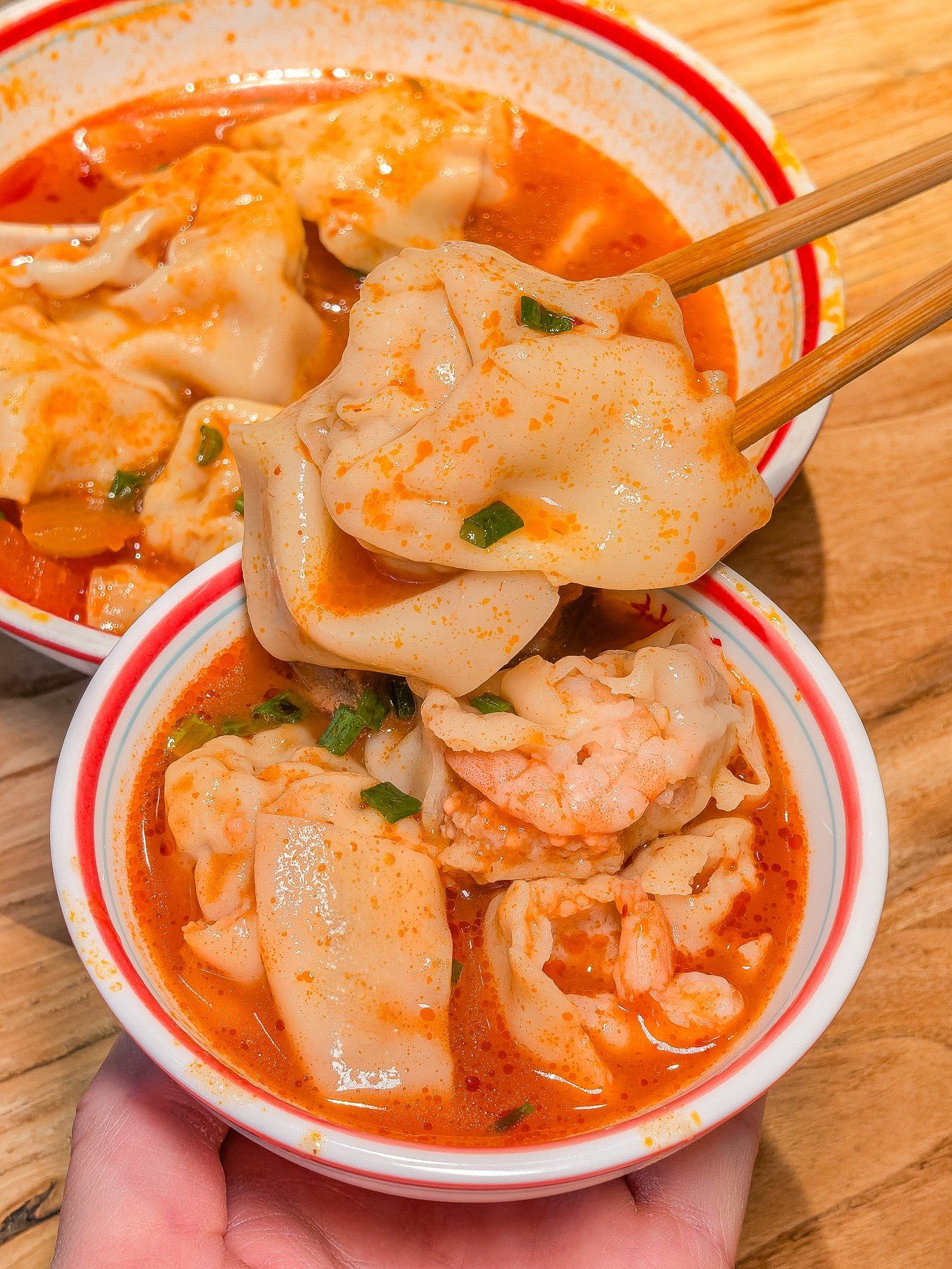 多少次来建设路,就为了这碗鲜虾蟹籽抄手