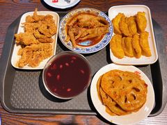 -爆炸头阿姨小四川正宗川味小吃(无任何分店)