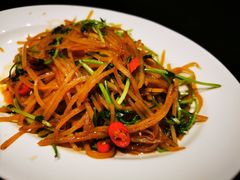 酸辣土豆丝炒豆苗-老头儿油爆虾·1987杭州烟火味(湖滨银泰in77D区店)