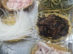-屯老二农家铁锅炖·行业领军者(梅江店)