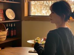 靠窗位-Mado兜满满