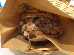 烧饼夹肠头-肠王卤煮(西单食宝街店)