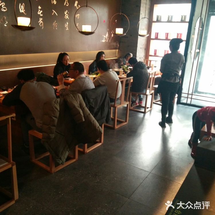 菜品也是足足的，这里环境也不错，看上去有中高大上的感觉
