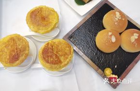 Crispy Pastry Baked Double-Yolk Custard