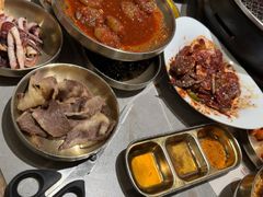 -草家酱蟹炭火烤肉店(珲春南路一店)