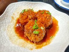 鸭蛋黄狮子头-梅飞酒家(桑园路店)