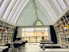 -钟书阁(松江泰晤士小镇店)