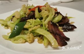 Fried Preserved Pork with Cauliflower