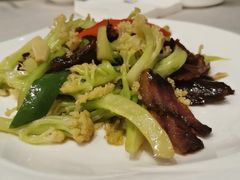 农家腊肉炒菜花-品泉餐厅·大盆鱼·走地鸡